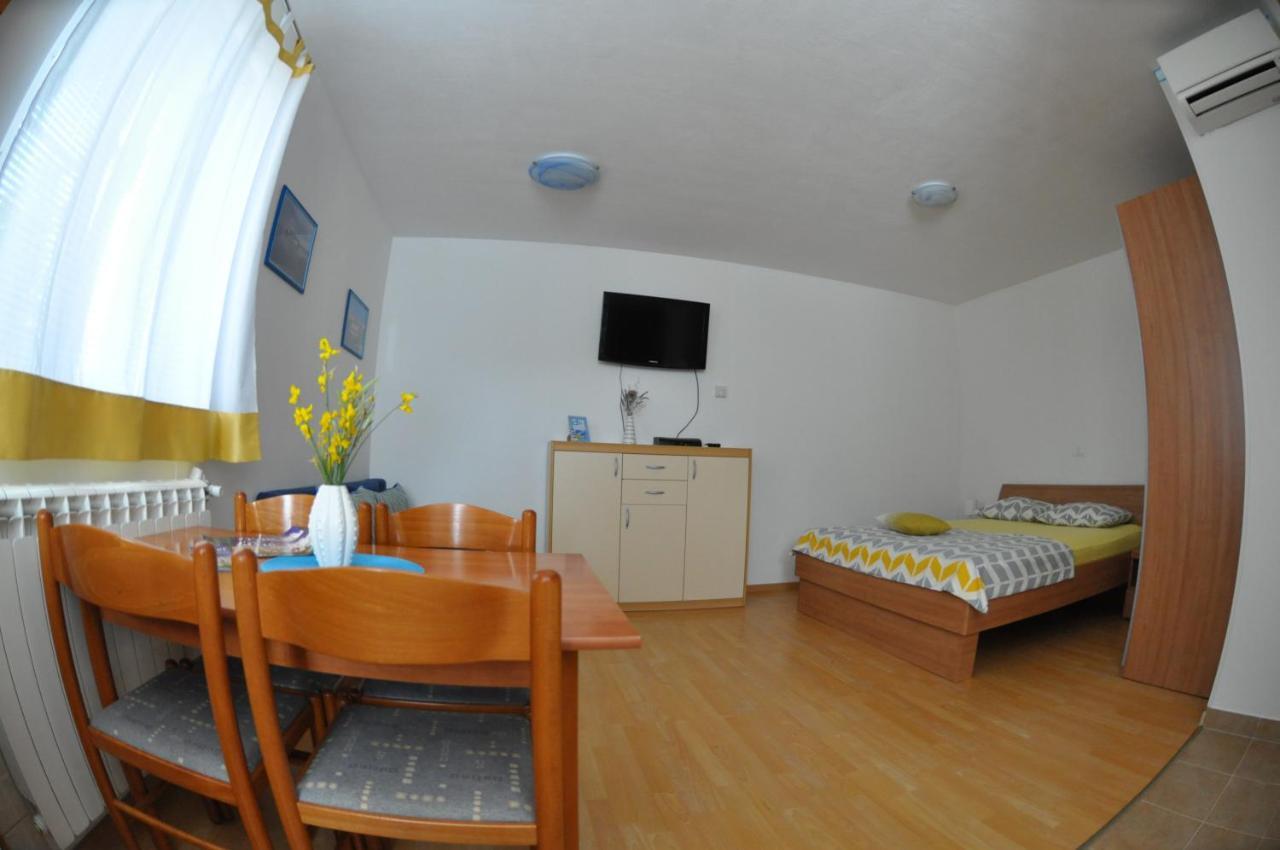 Apartment Apartma Brnistra Ginestra Koper